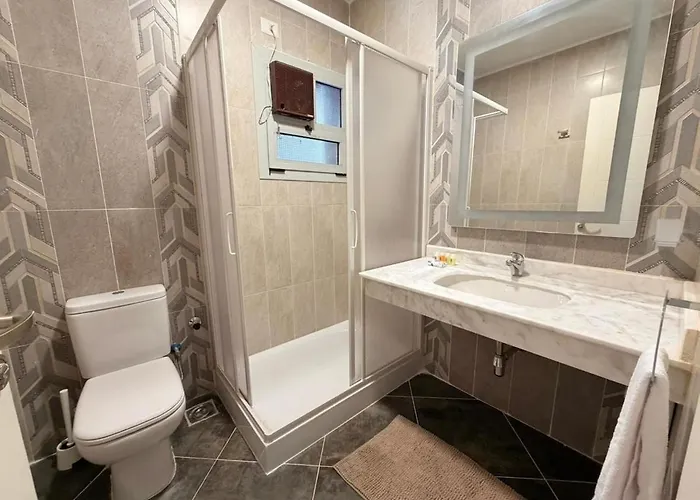 3br Stylish Poolside Retreat Einbay Dağ evi *