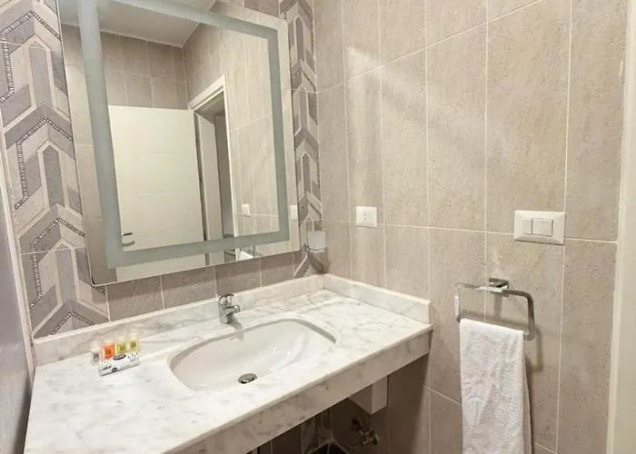 3br Stylish Poolside Retreat Einbay *